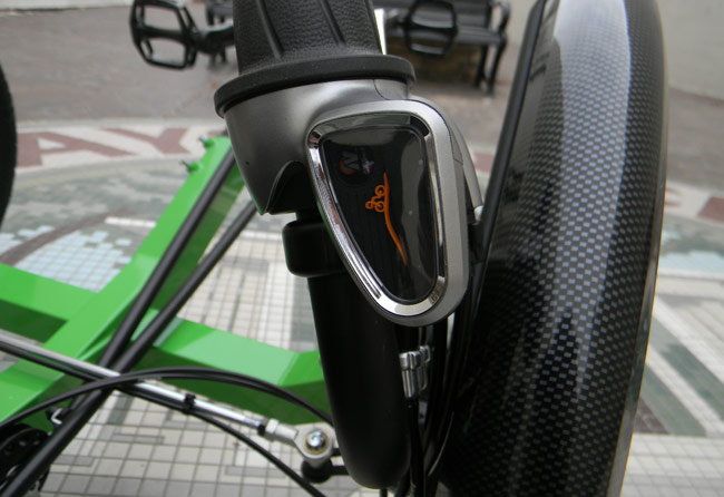  - The Nuvinci shifter is easy to use. The N360 can be shifted while pedaling, coasting, or at a standstill. You can also see here the optional carbon-look fenders. The fenders are easily removed to suit your riding needs.