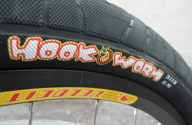  - On the 26-inch rear wheels we use a Velocity AeroHeat rim. The Maxxis Hookworm tires are fast, durable, with plenty of traction.