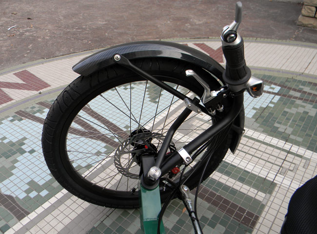  - The Patterson drive is setup with the top bar-end shifter, with the Nuvinci twist shift underneath. Front brakes are controlled by a single lever. This trike also features the carbon-look fenders.