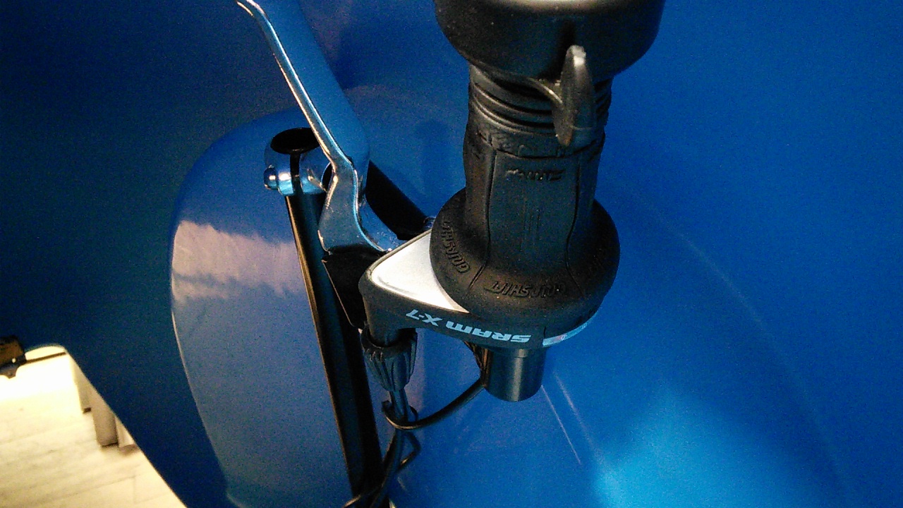 9 Speed Grip Shifter and Thumb Throttle (right side) - 