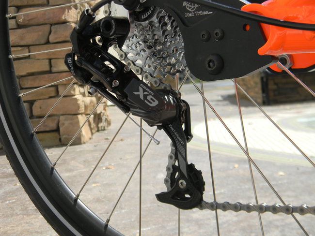 - With the SRAM X9 rear derailleur and shifter you get High-performance and smooth shifting.<BR>