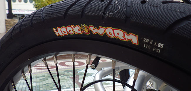  - Starting with the tires, it has 1.95 wide Maxxis Hookworms. These tires are comfortable with plenty of traction and rated at 110psi they can handle the speed.
