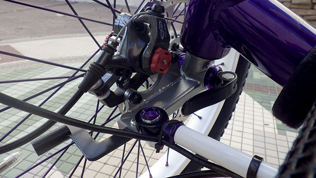  - All four wheels have Avid BB7 disc brakes.