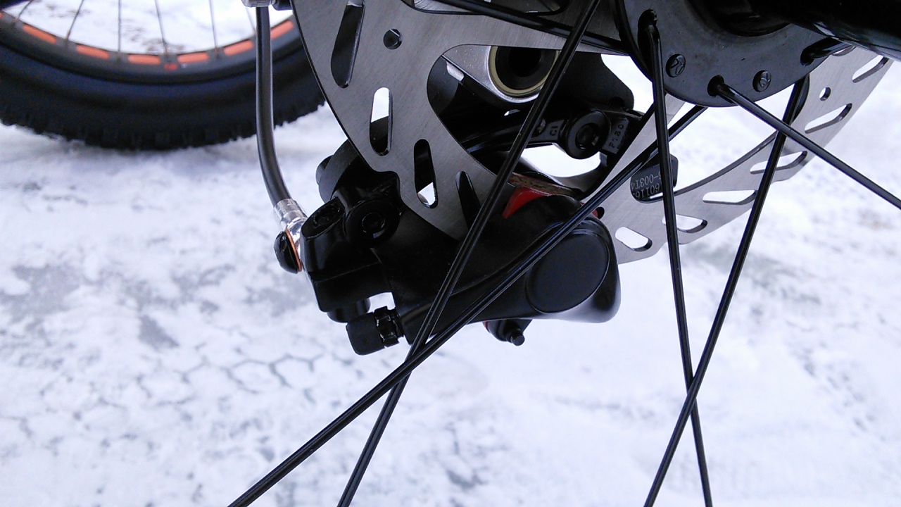  - Tektro Hydraulic Disc Brakes.