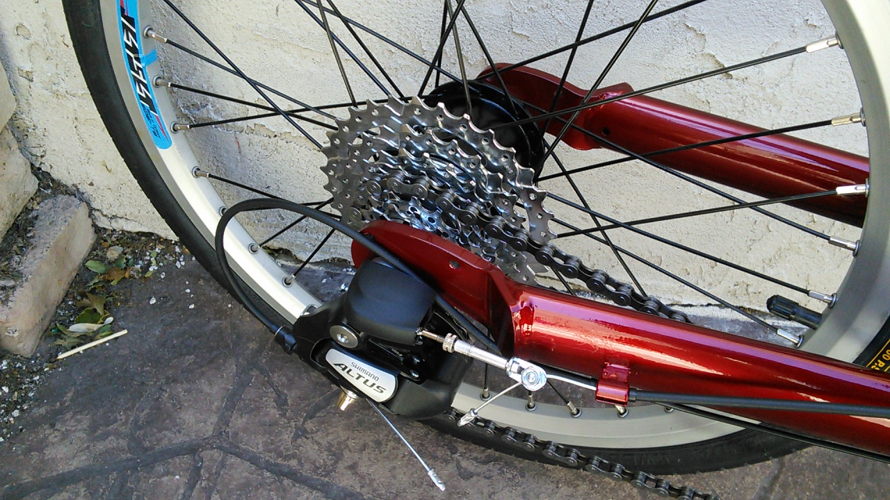 24-speed, Sturmey Archer 3-sp, 8-Speed 11-32 Cassette, Altus Derailleur. - 