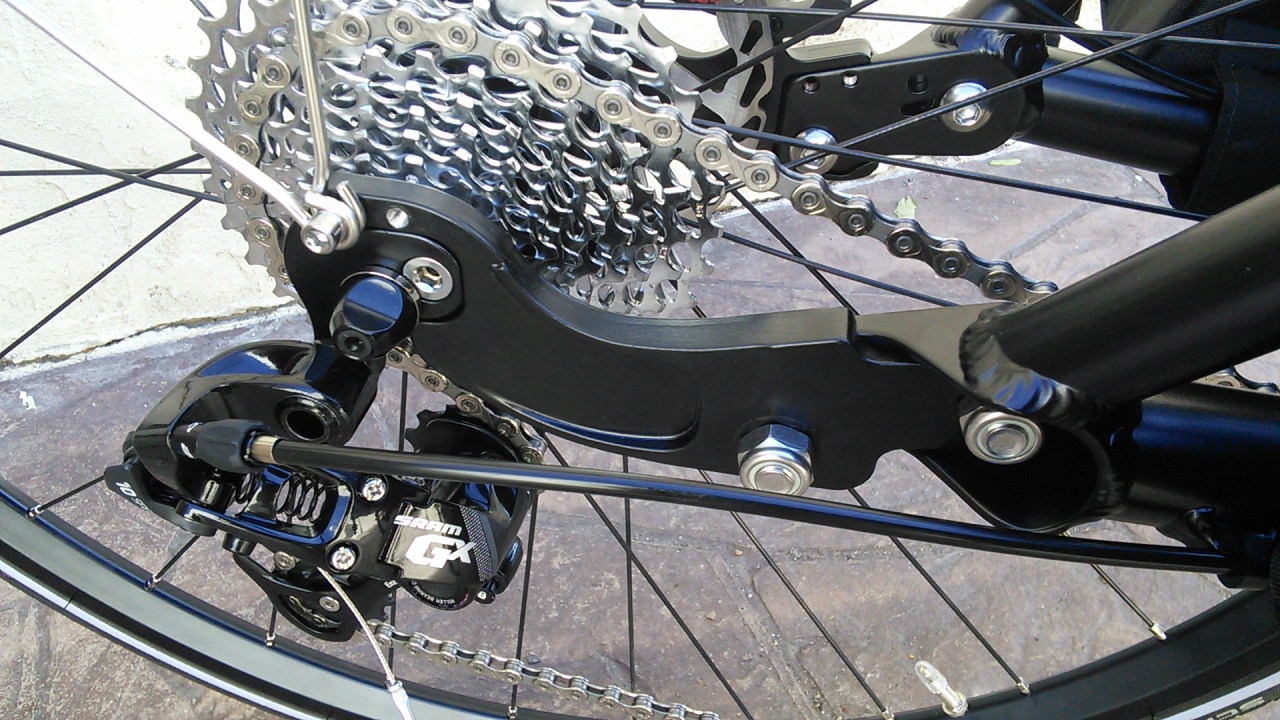 5004255_CatrikeExpeditionRecumbentTrike