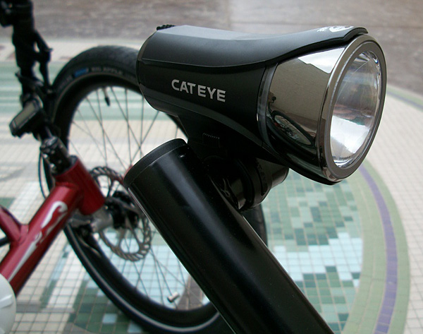 Head Light/Tail Light - This trike has a CatEye HL-El530 Headlight installed, along with the CatEye TL-LD1100 to make this trike more visible to drivers.