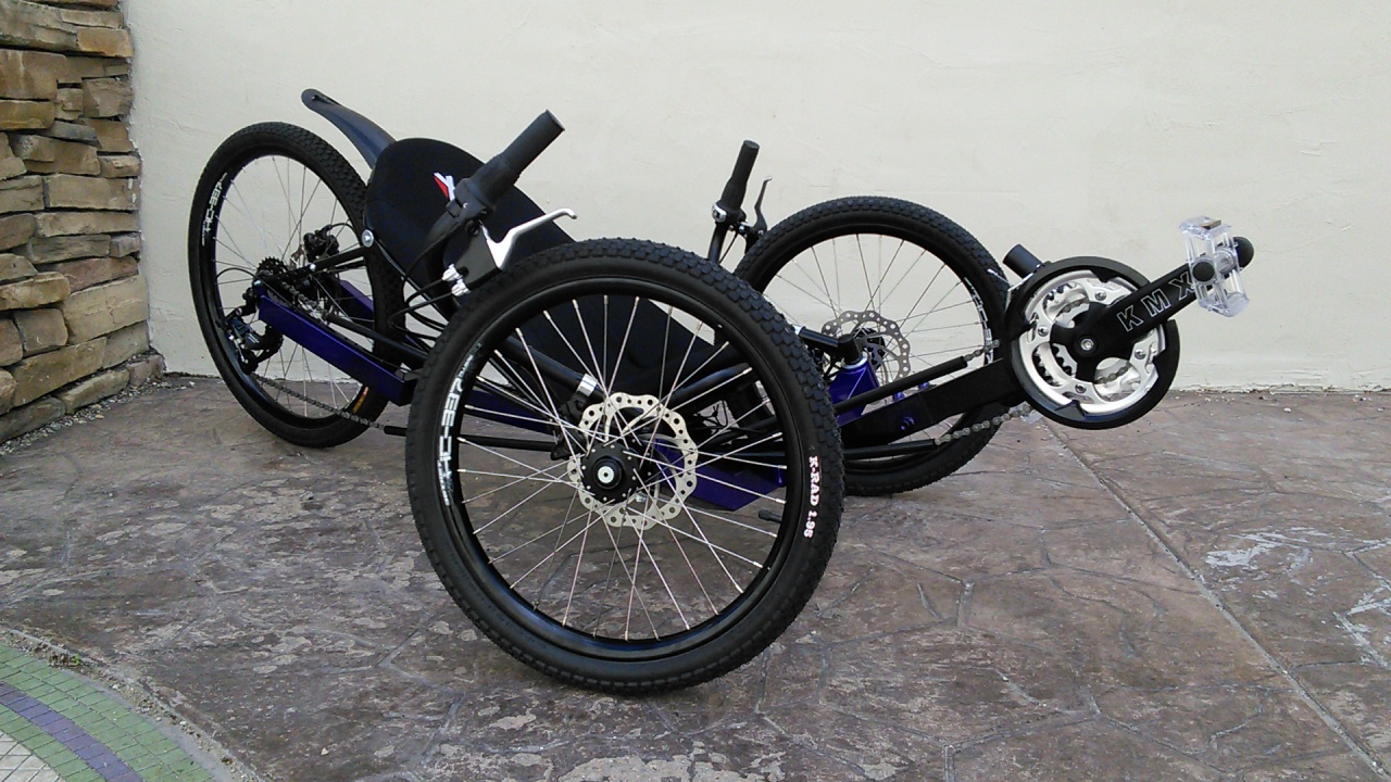 KMX Kobra 24-Speed Recumbent Trike